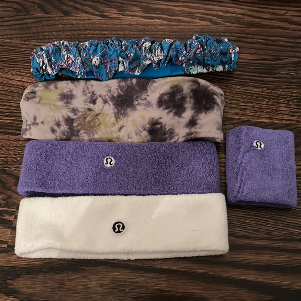 Selling an assortment of lulu lemons head bands and sweat bands. Sold together